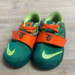 Toddler Nike KD 7 sneakers size 6